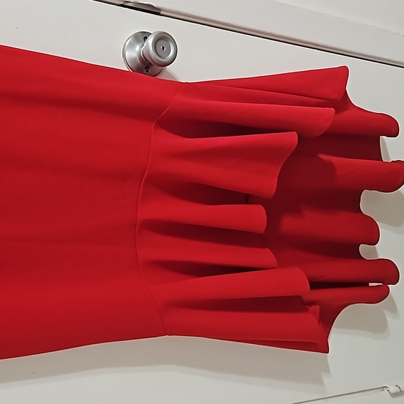 Quiz Off Shoulder Scuba Red Dress – Asymmetric Cut, Size (8-10) - Picture 6 of 11